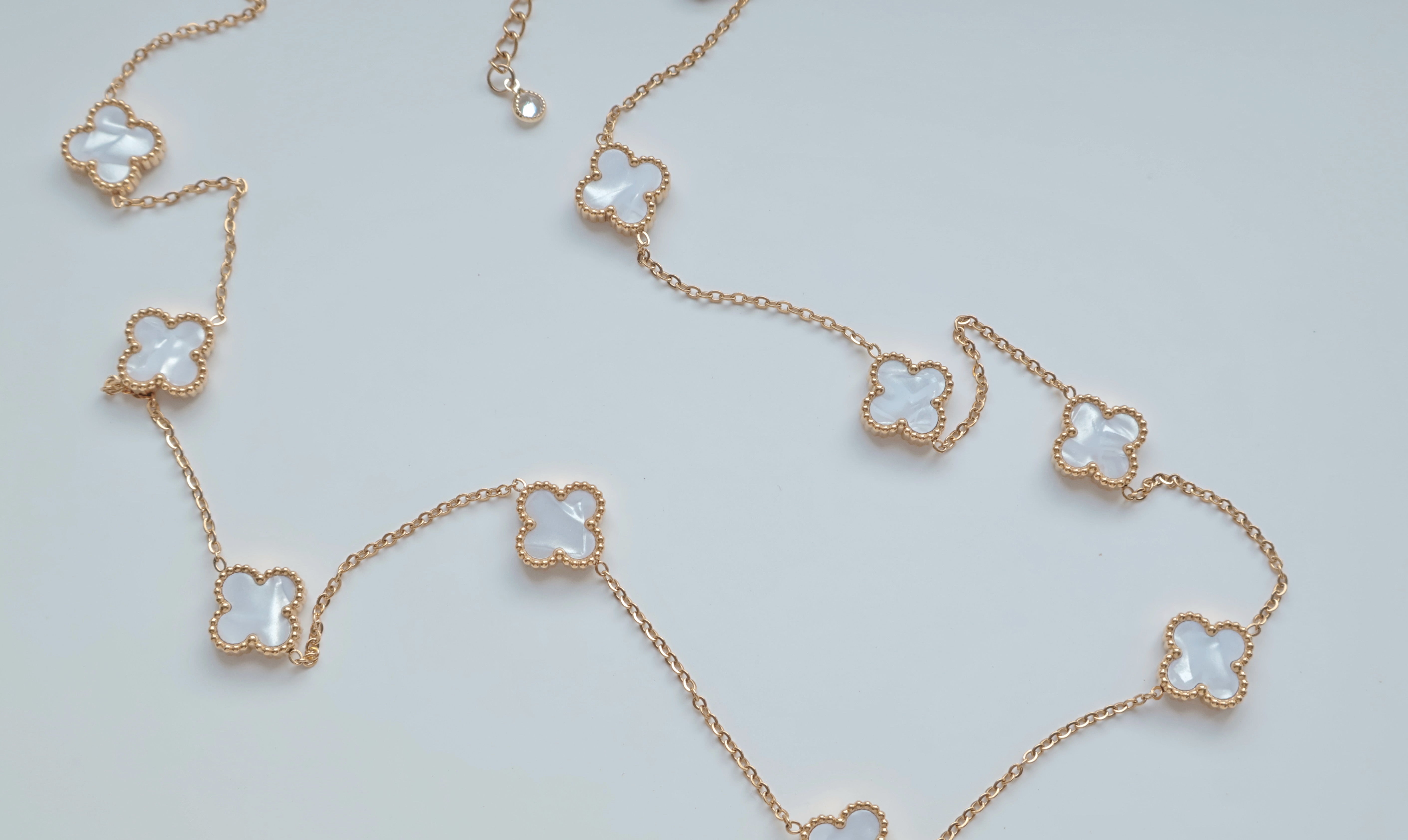 CLOVERS NECKLACE - WHITE