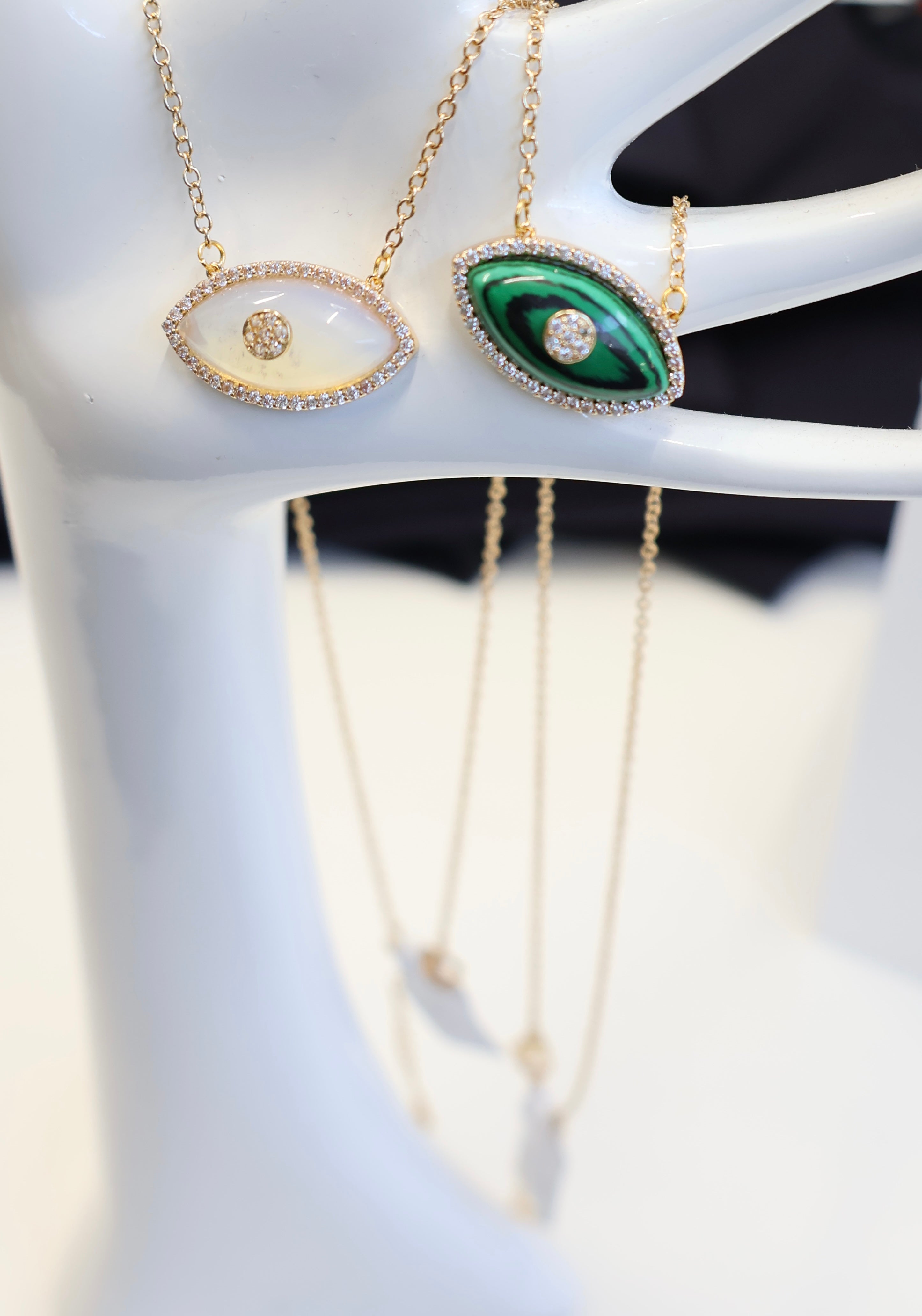 EYE NECKLACE - GREEN