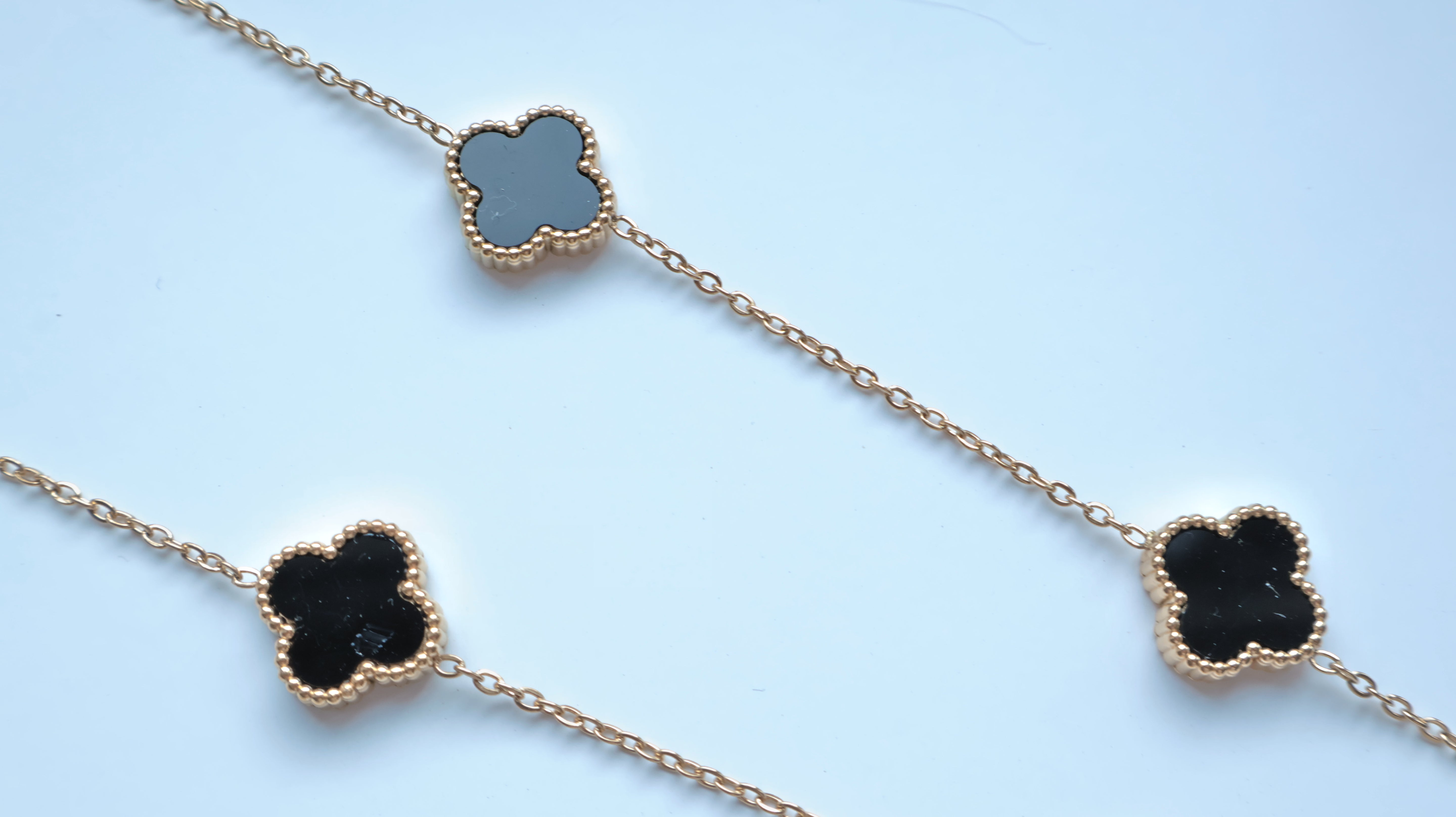 CLOVERS NECKLACE - BLACK