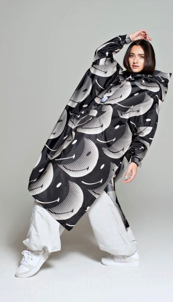 RAINKISS HALF MOON SMILEY RAIN PONCHO