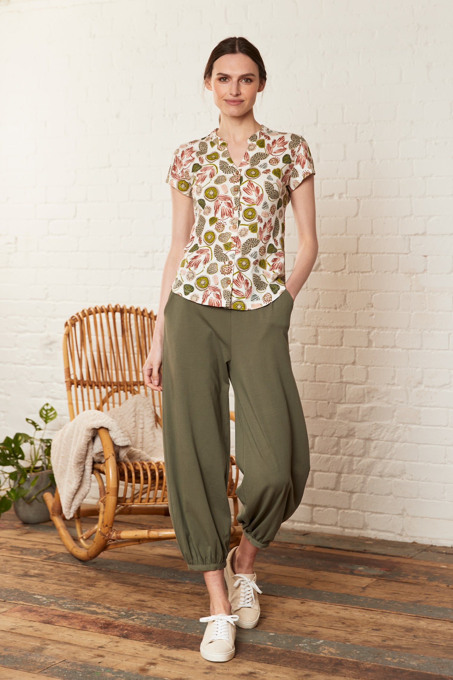ORGANIC COTTON COLLARED TOP