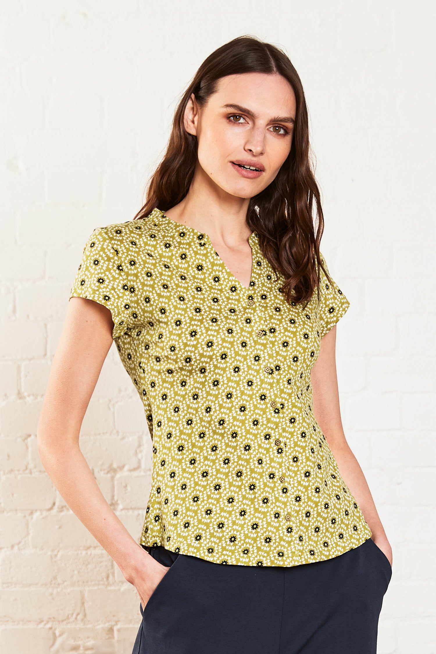 PETAL BURST ORGANIC COTTON COLLARED TOP - KIWI