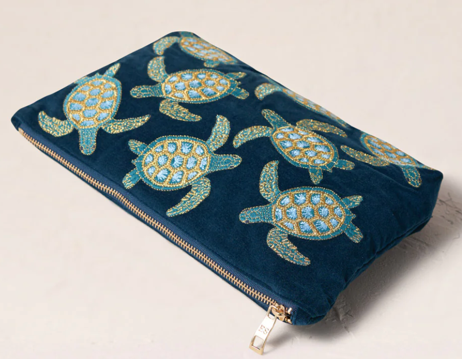 ELIZABETH SCARLETT TURTLE CONSERVATION EVERYDAY POUCH