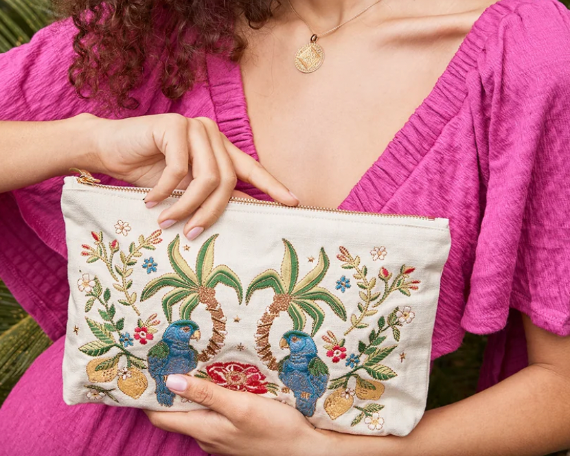 ELIZABETH SCARLETT JUNGLE PARADISE PARROT EVERYDAY POUCH