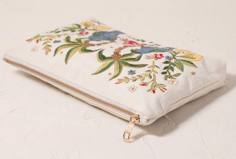 ELIZABETH SCARLETT JUNGLE PARADISE PARROT EVERYDAY POUCH
