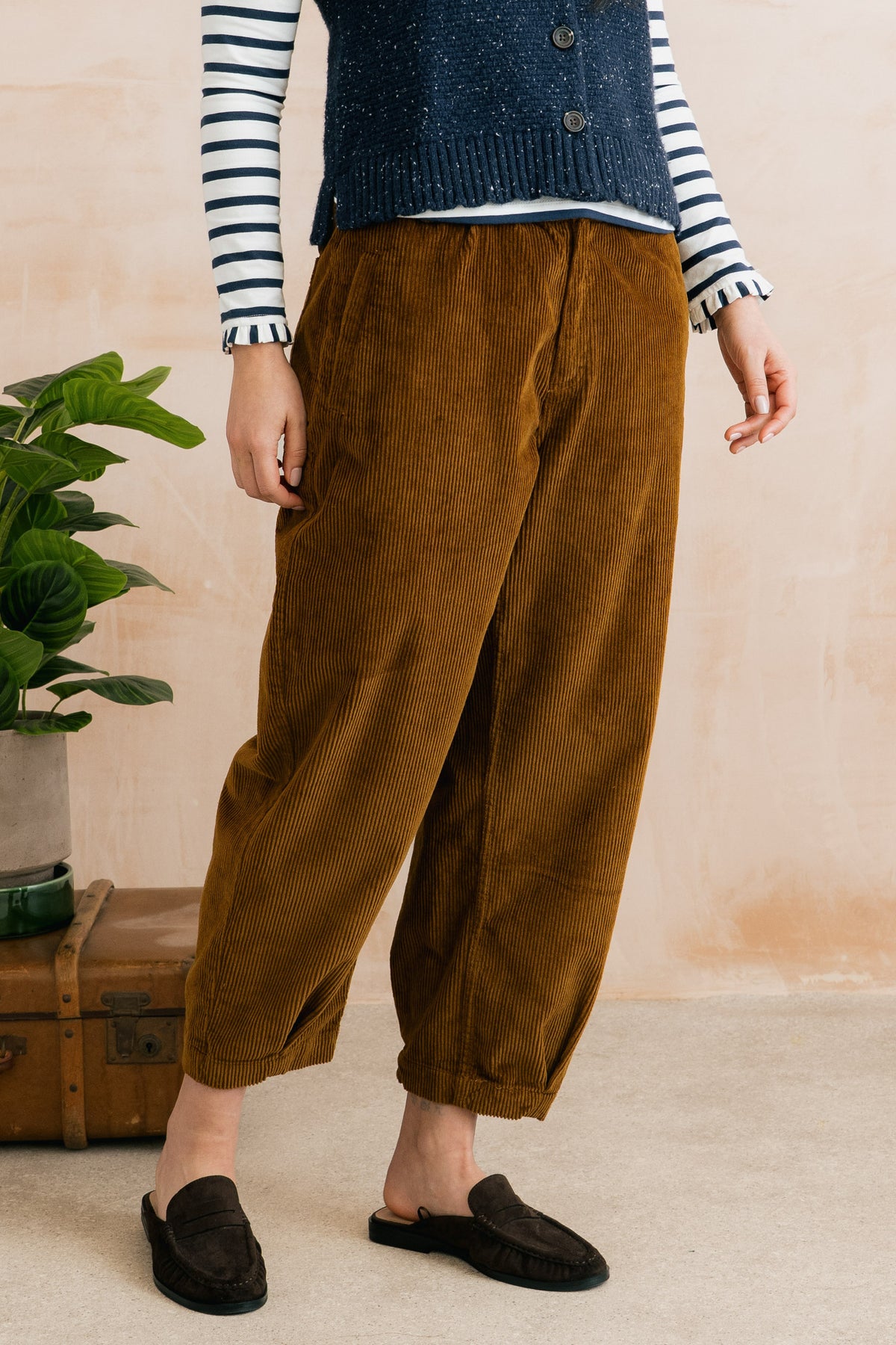 LILY &amp; ME SHIRIN RELAXED BARREL LEG JUMBO CORD TROUSER - BURNT CARAMEL